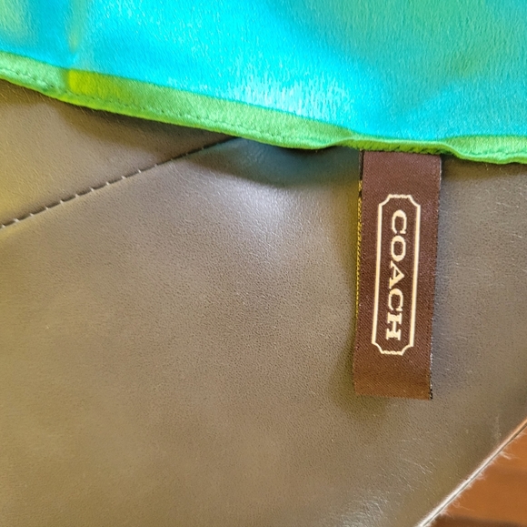 Coach Scarfs - Picture 14 of 14